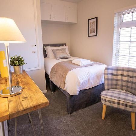 Saltbox Properties- Large!! 3 Bed, 3 Bath House, Parking, Fast Wifi, Town Centre Location! Sleeps 6 Ashby-de-la-Zouch Buitenkant foto