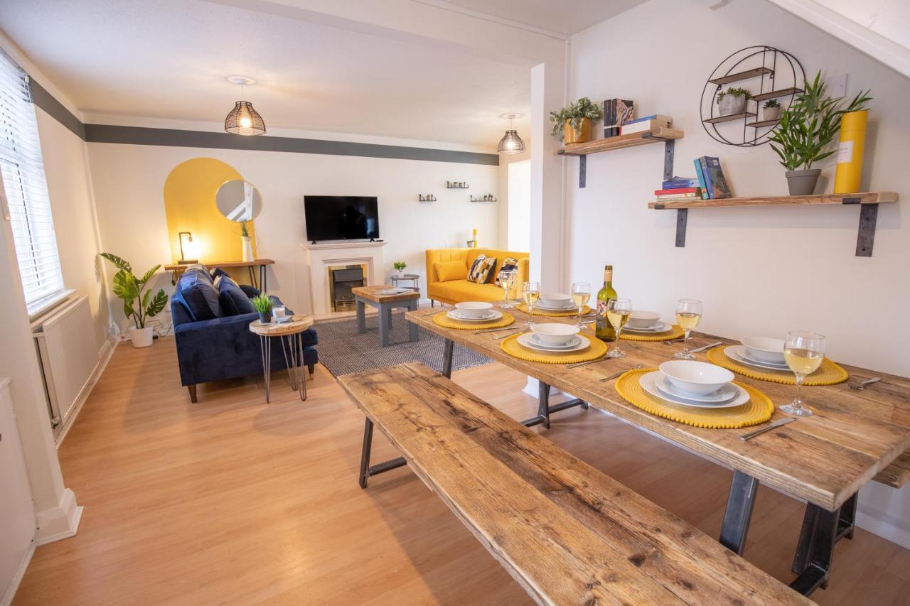 Saltbox Properties- Large!! 3 Bed, 3 Bath House, Parking, Fast Wifi, Town Centre Location! Sleeps 6 Ashby-de-la-Zouch Buitenkant foto