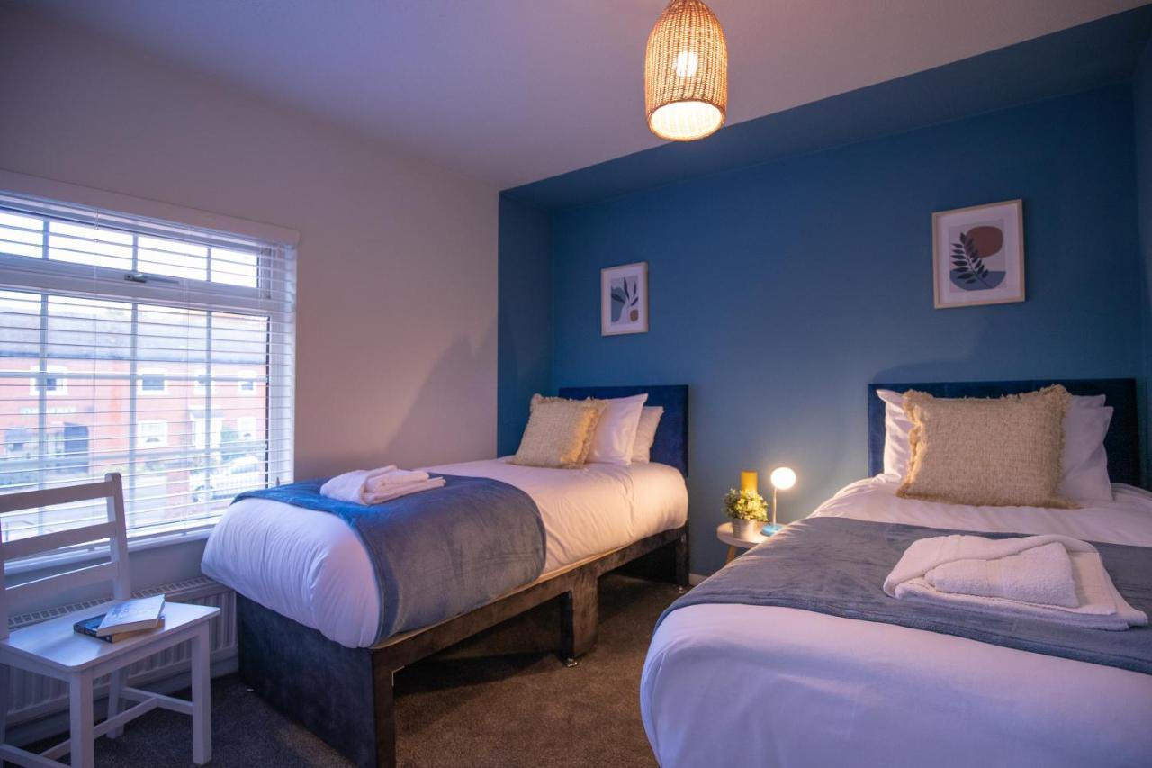 Saltbox Properties- Large!! 3 Bed, 3 Bath House, Parking, Fast Wifi, Town Centre Location! Sleeps 6 Ashby-de-la-Zouch Buitenkant foto