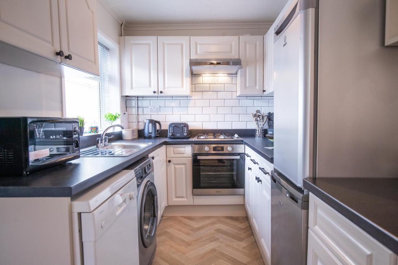 Saltbox Properties- Large!! 3 Bed, 3 Bath House, Parking, Fast Wifi, Town Centre Location! Sleeps 6 Ashby-de-la-Zouch Buitenkant foto