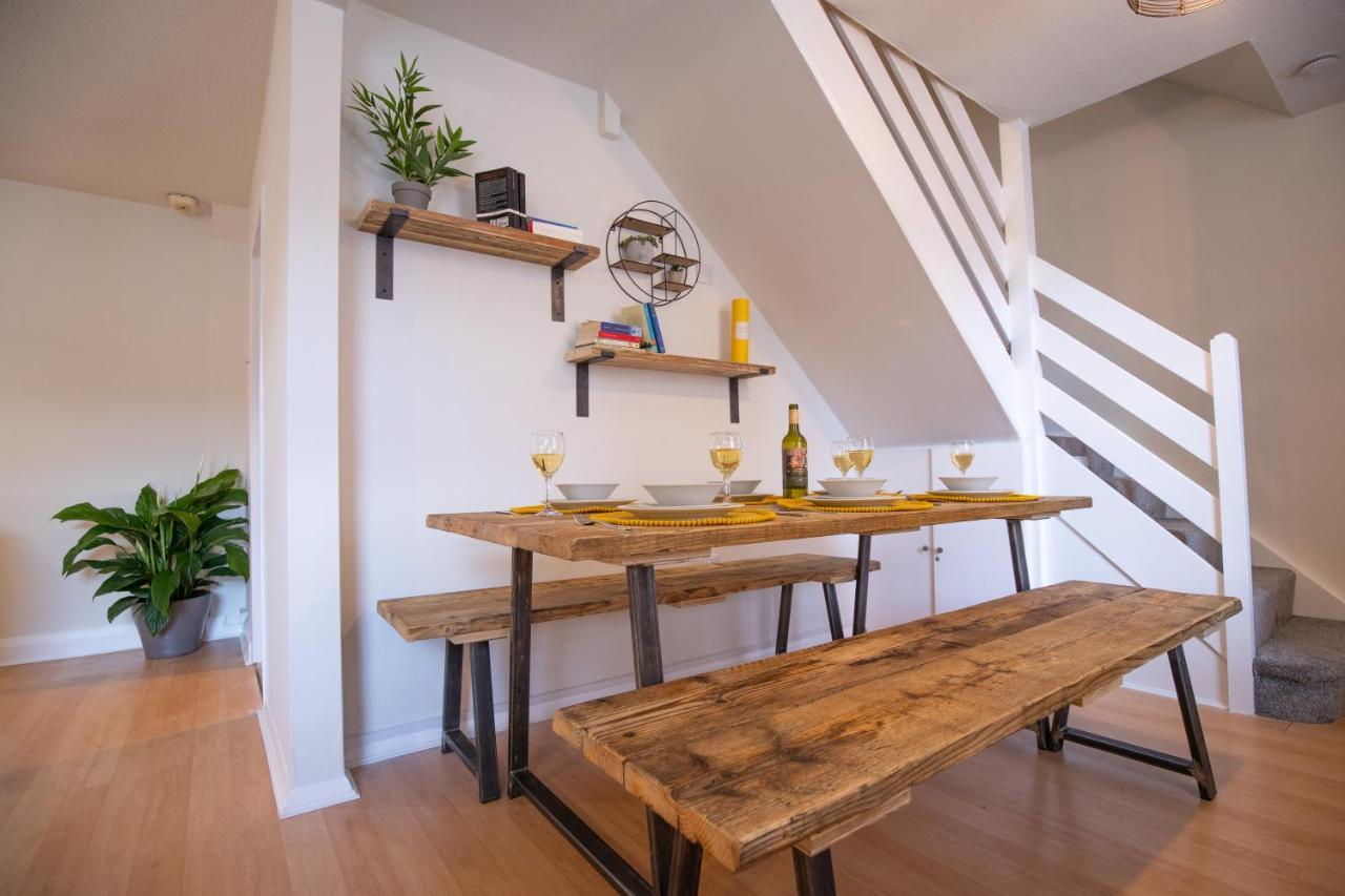 Saltbox Properties- Large!! 3 Bed, 3 Bath House, Parking, Fast Wifi, Town Centre Location! Sleeps 6 Ashby-de-la-Zouch Buitenkant foto