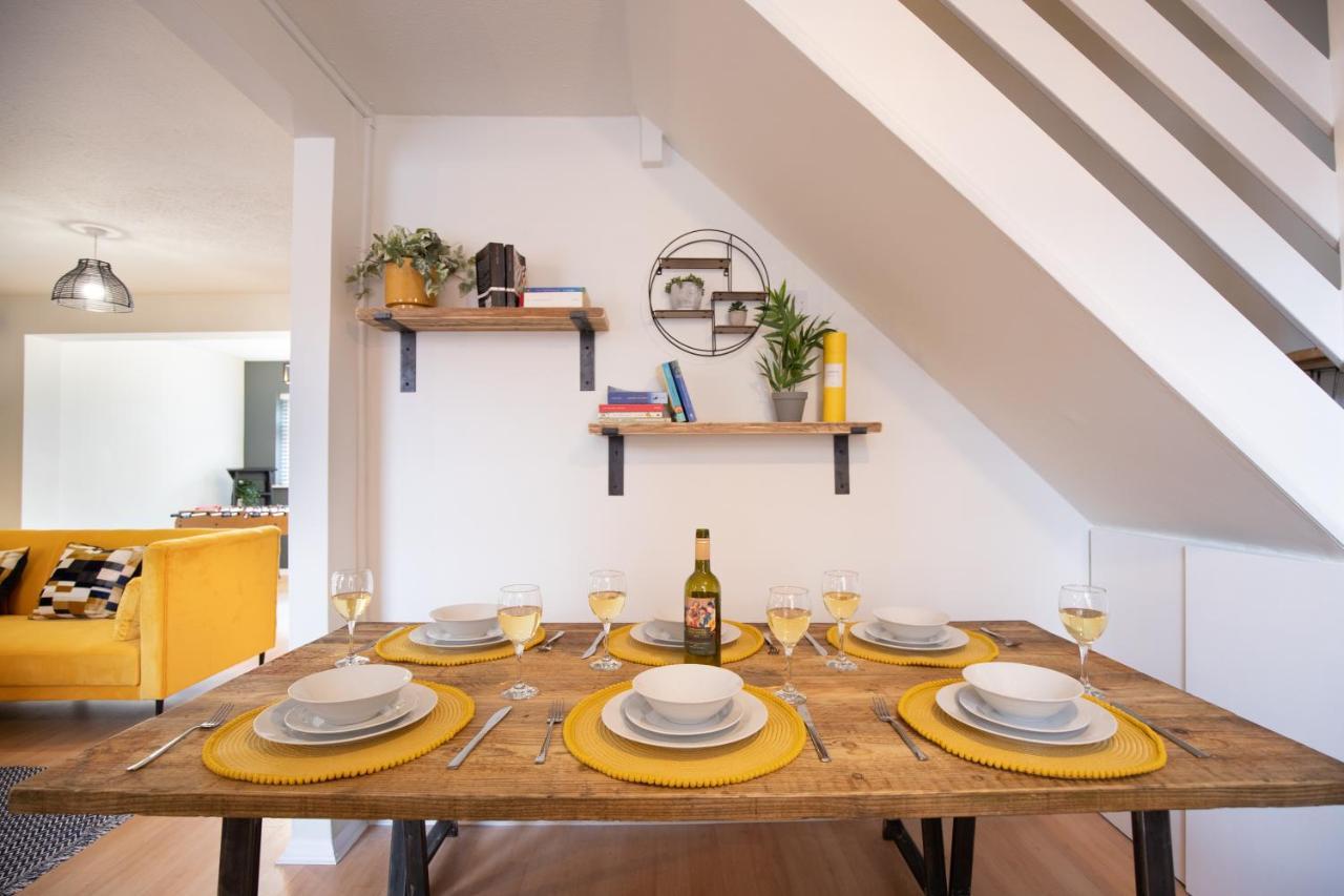Saltbox Properties- Large!! 3 Bed, 3 Bath House, Parking, Fast Wifi, Town Centre Location! Sleeps 6 Ashby-de-la-Zouch Buitenkant foto