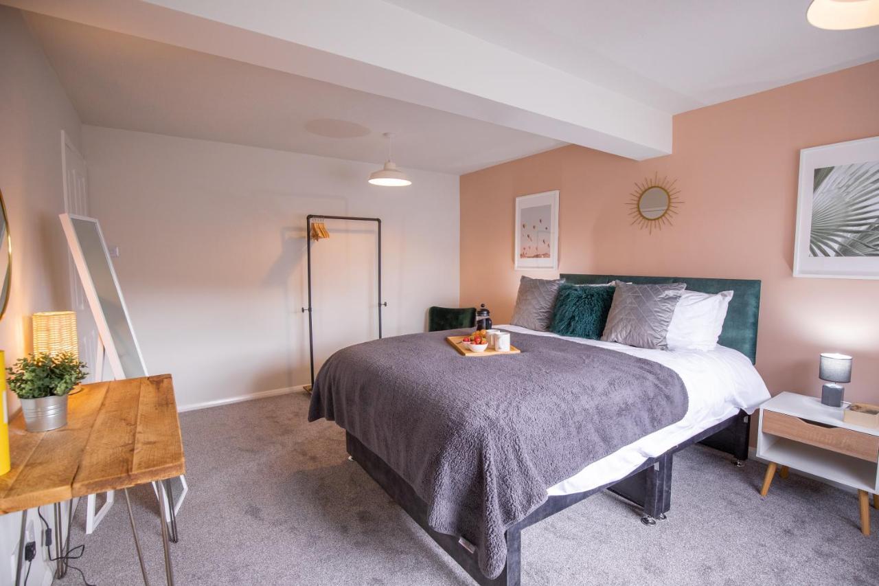Saltbox Properties- Large!! 3 Bed, 3 Bath House, Parking, Fast Wifi, Town Centre Location! Sleeps 6 Ashby-de-la-Zouch Buitenkant foto