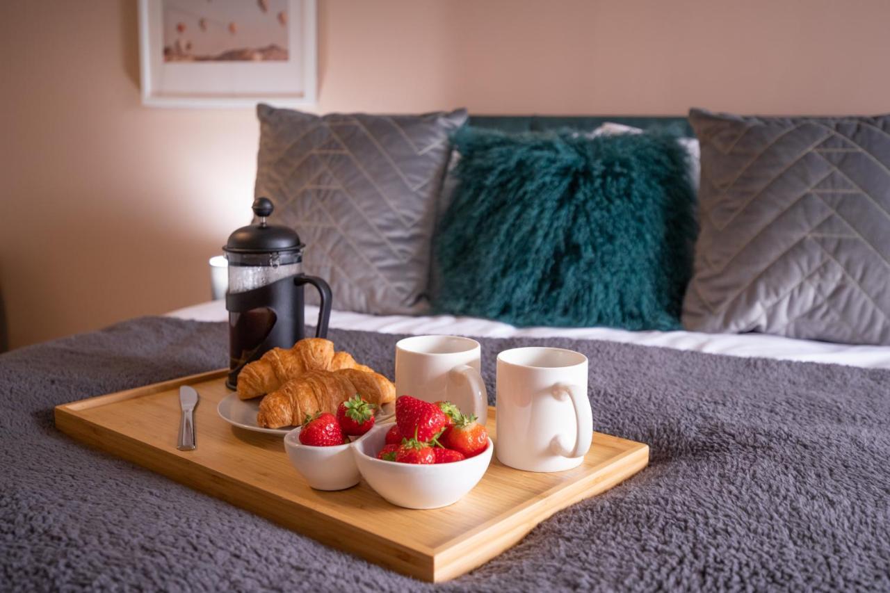 Saltbox Properties- Large!! 3 Bed, 3 Bath House, Parking, Fast Wifi, Town Centre Location! Sleeps 6 Ashby-de-la-Zouch Buitenkant foto