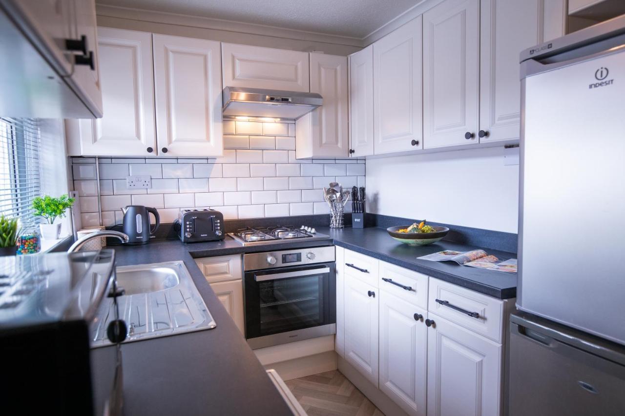 Saltbox Properties- Large!! 3 Bed, 3 Bath House, Parking, Fast Wifi, Town Centre Location! Sleeps 6 Ashby-de-la-Zouch Buitenkant foto